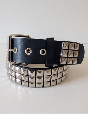 HOT TOPIC Black Triple Pyramid Studded Bonded Leather Belt Sz 30